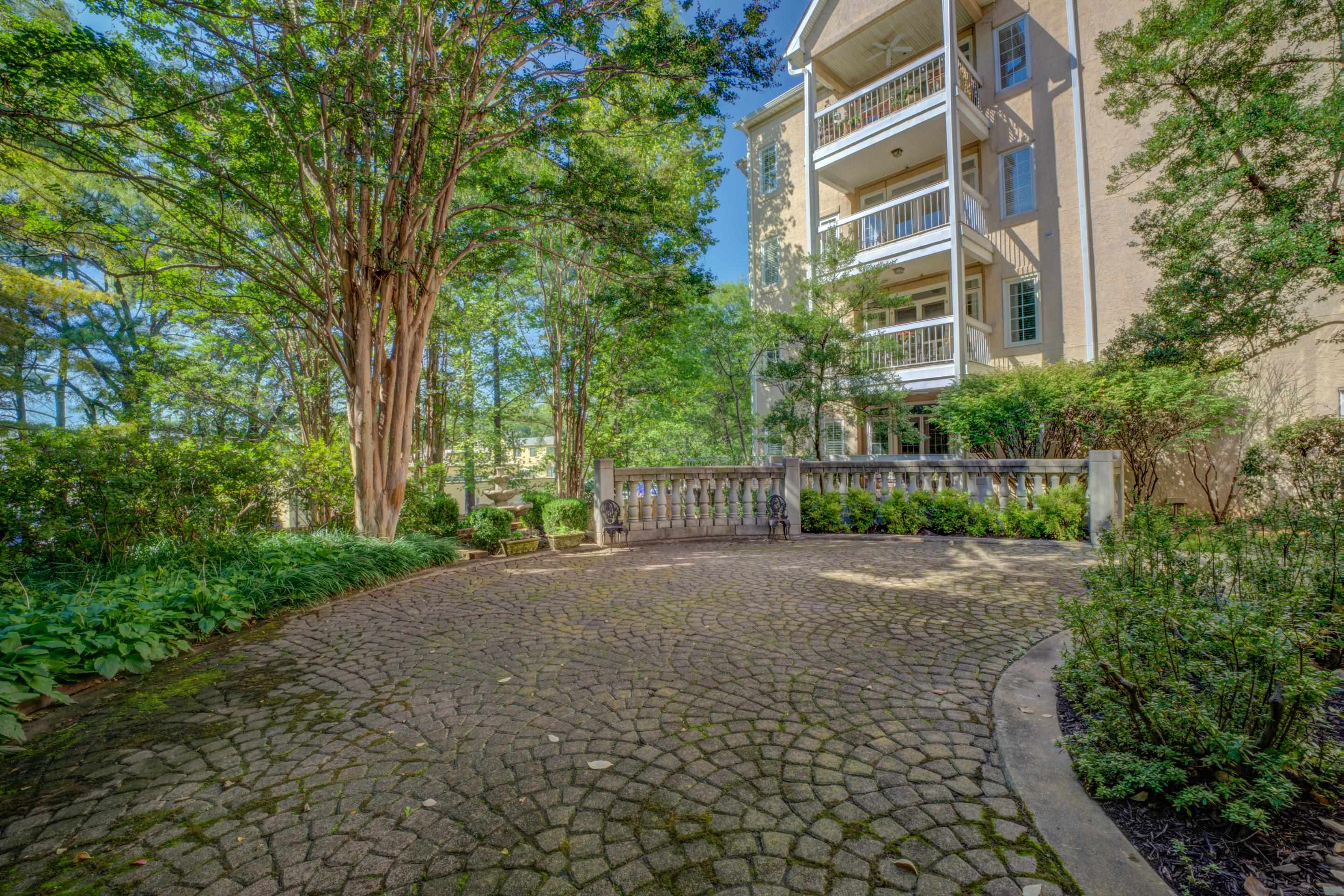 405 South Perkins Road, Unit 450 Memphis, TN 38117 - Photo 27 of 28 a view of a apartment with a large trees