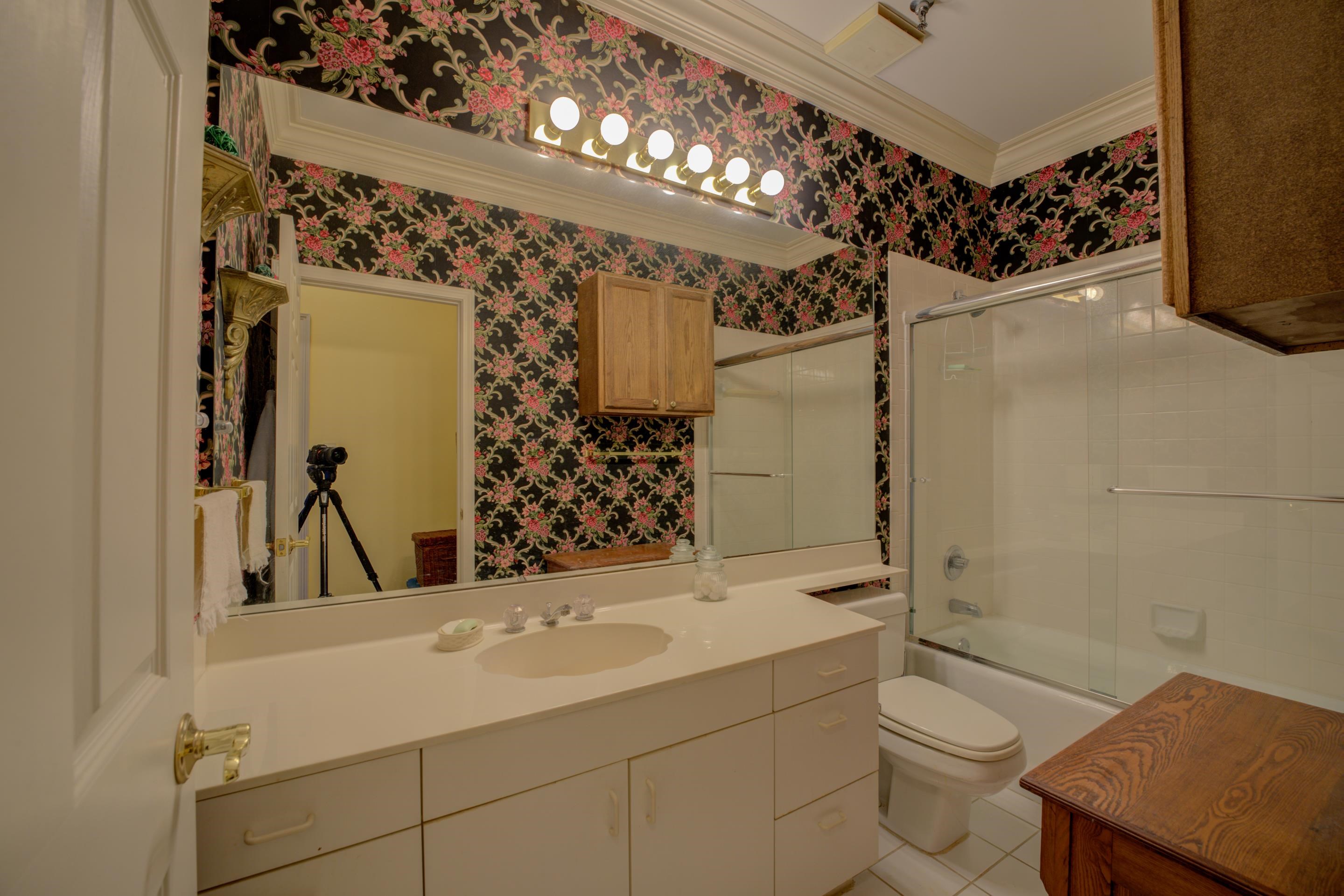 405 South Perkins Road, Unit 450 Memphis, TN 38117 - Photo 7 of 28 a bathroom with a sink toilet and shower