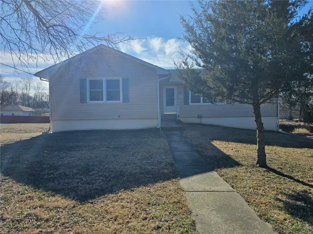 $280,000 | 205 West Olive Street, Raymore, MO 64083