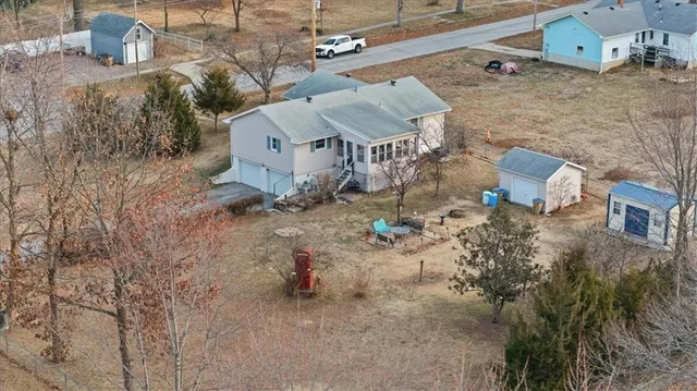 $280,000 | 205 West Olive Street, Raymore, MO 64083