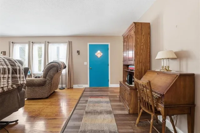 $280,000 | 205 West Olive Street, Raymore, MO 64083