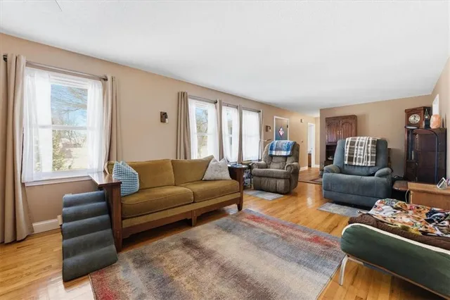 $280,000 | 205 West Olive Street, Raymore, MO 64083