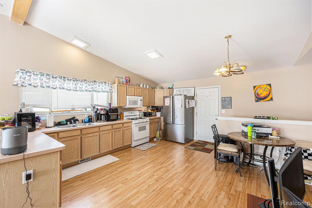 24374 21 Mile Road Macomb, MI 48042 - Photo 8 of 20
