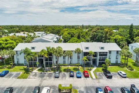 $260,000 | 1008 Green Pine Boulevard, Unit H3, West Palm Beach, FL 33409