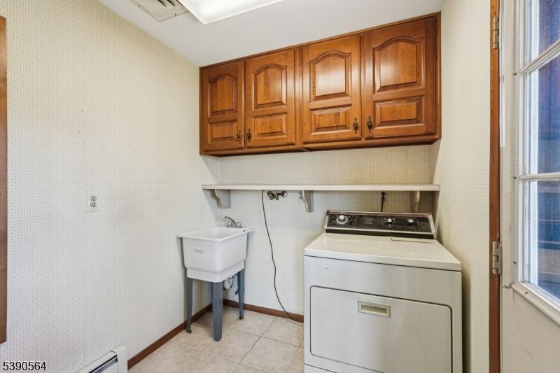 8 Cambridge Road Totowa, NJ 07512 - Photo 12 of 35 a utility room with dryer and washer