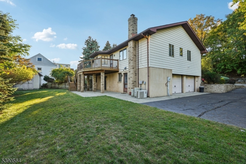 8 Cambridge Road Totowa, NJ 07512 - Photo 32 of 35 a view of a yard in front of house