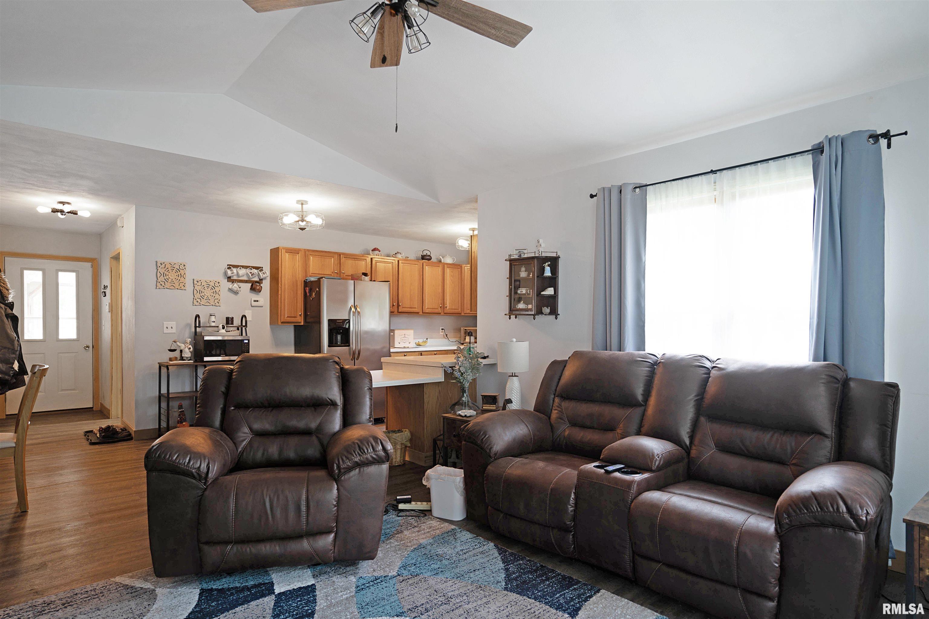 803 Harrington Road Henry, IL 61537 - Photo 4 of 26 Gallery Image 4