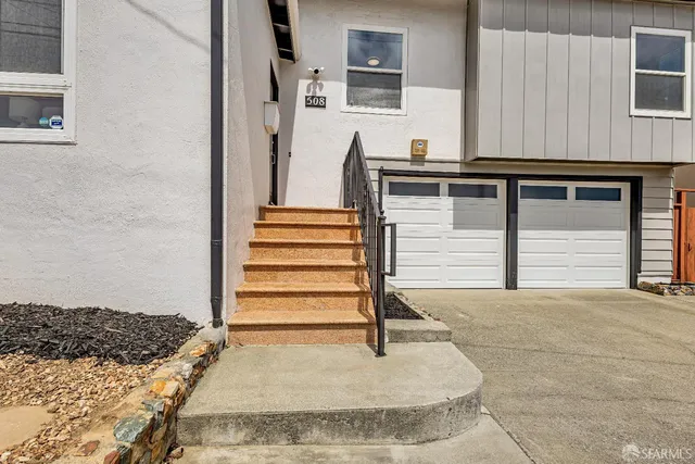 a view of a entryway of house