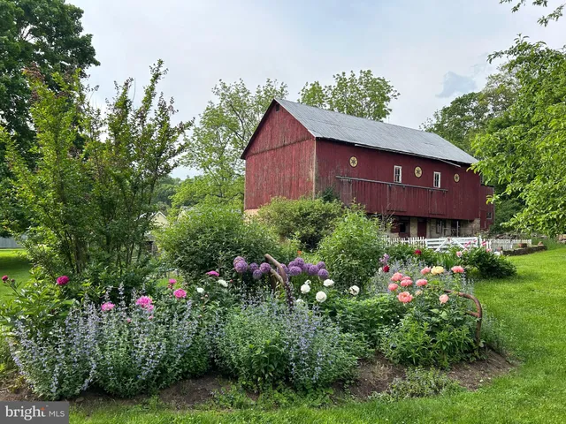 a view of a house with a yard and garden
