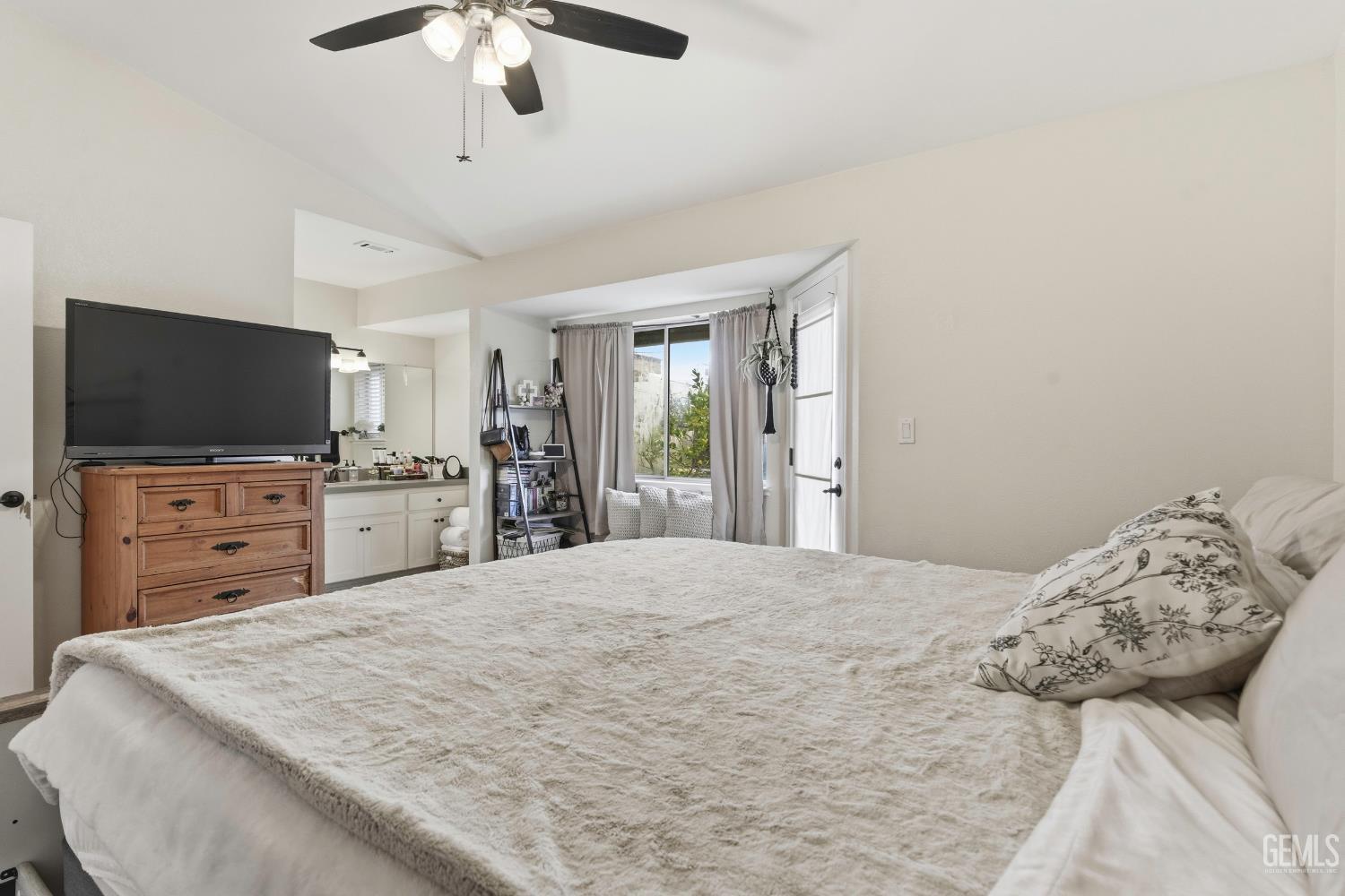 Undisclosed Address Tehachapi, CA 93561 - Photo 26 of 40 a bedroom with a large bed and a flat tv screen