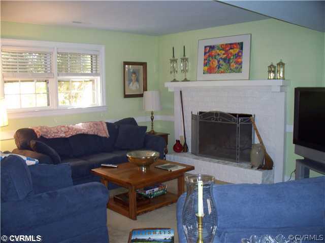 1606 Robindale Road North Chesterfield, VA 23235 - Photo 9 of 12 Den/Family/Great Room
