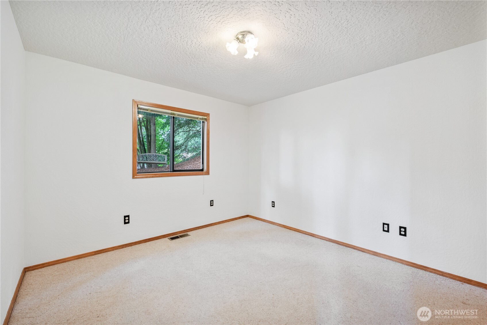 4352 Poplar Way Longview, WA 98632 - Photo 10 of 31