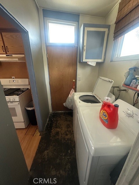 1815 West 9th Street Pomona, CA 91766 - Photo 11 of 12 a utility room with dryer and washer