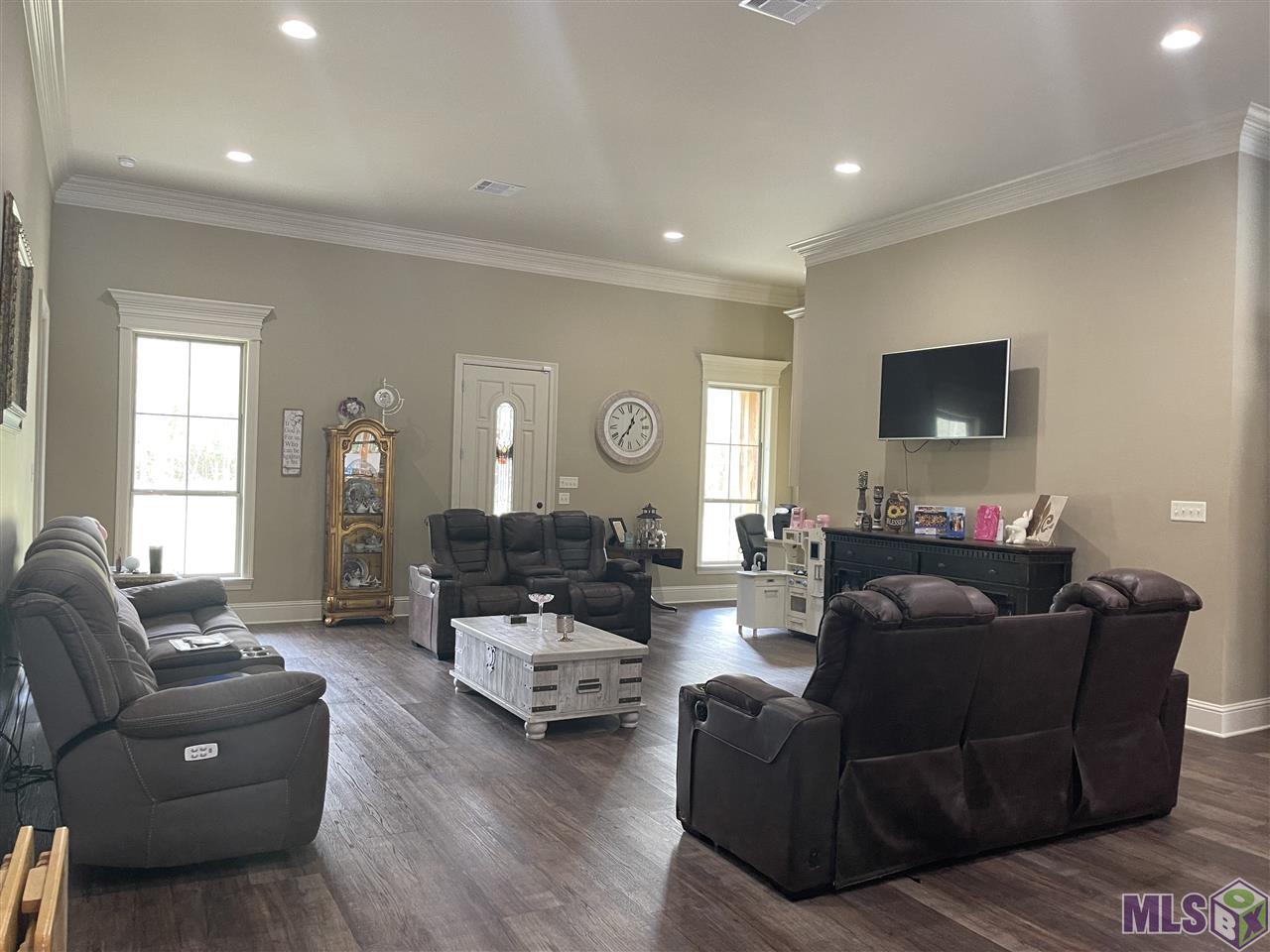 19398 Perrilloux Road Livingston, LA 70754 - Photo 13 of 39 Living Room