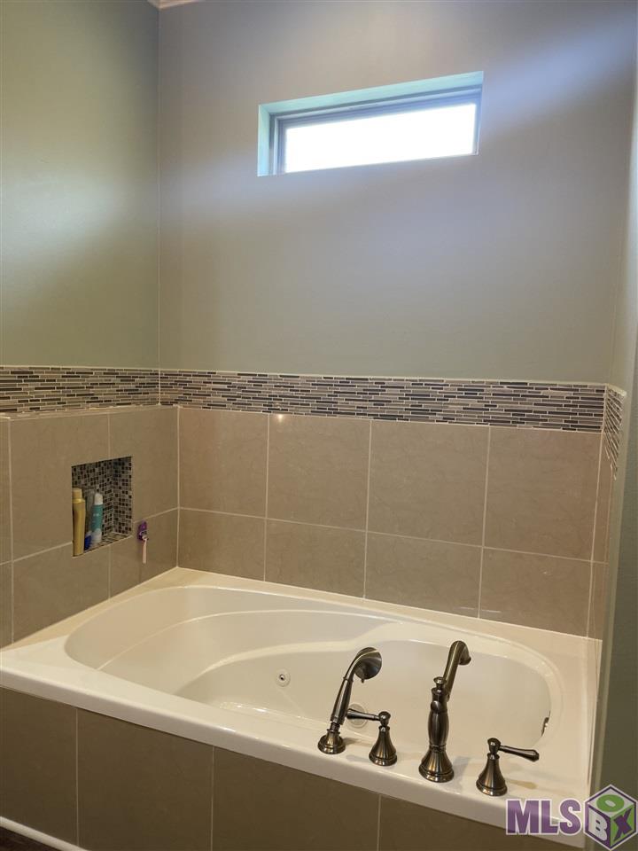 19398 Perrilloux Road Livingston, LA 70754 - Photo 20 of 39 Master Bath