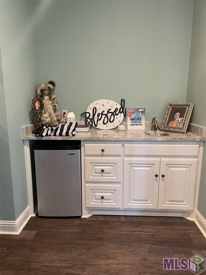 19398 Perrilloux Road Livingston, LA 70754 - Photo 27 of 39 Built ins