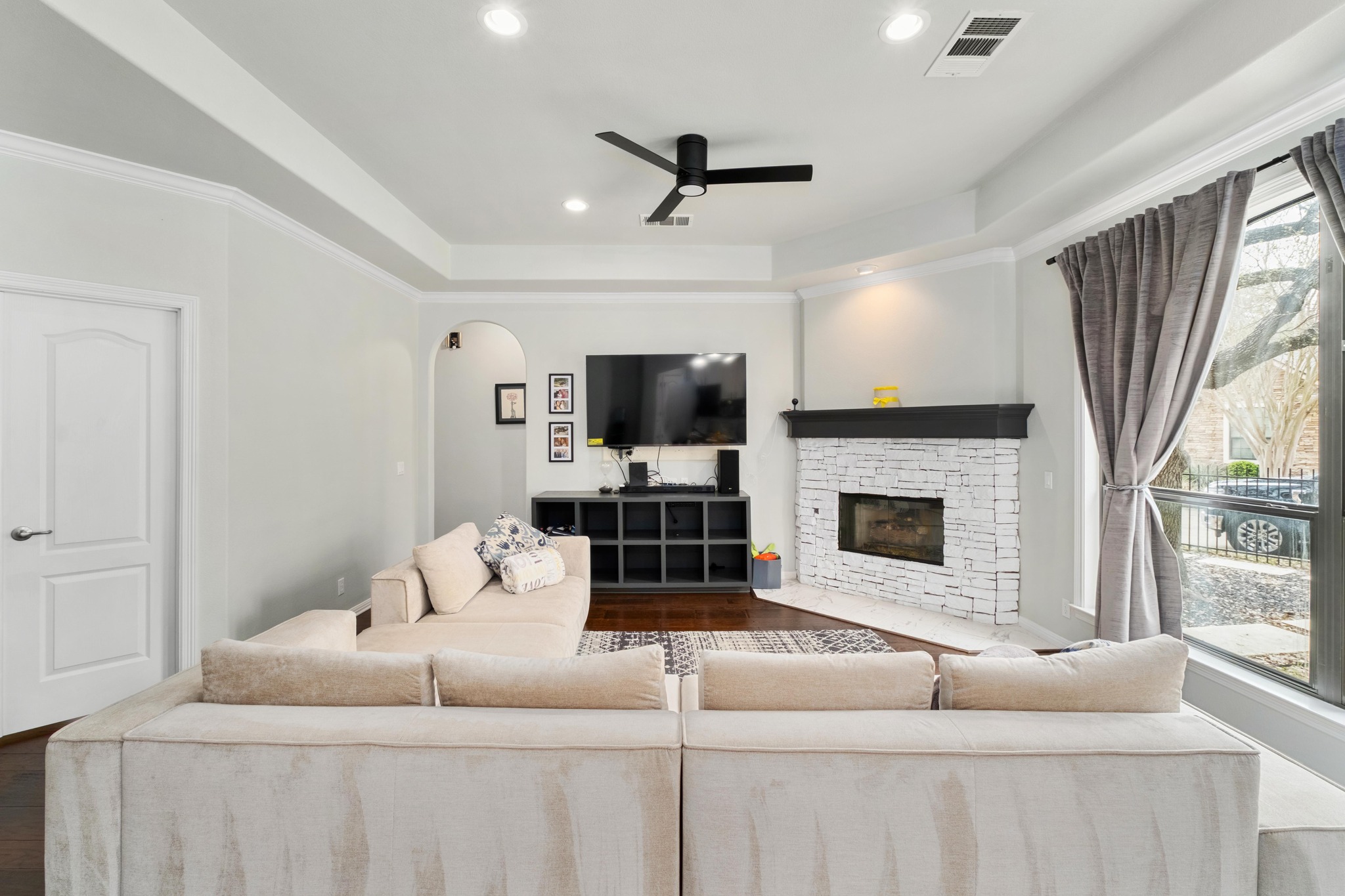 13700 Layton Loop Austin, TX 78727 - Photo 4 of 31