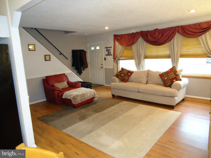 18 Cotton Road Levittown, PA 19057 - Photo 3 of 20 Living Room