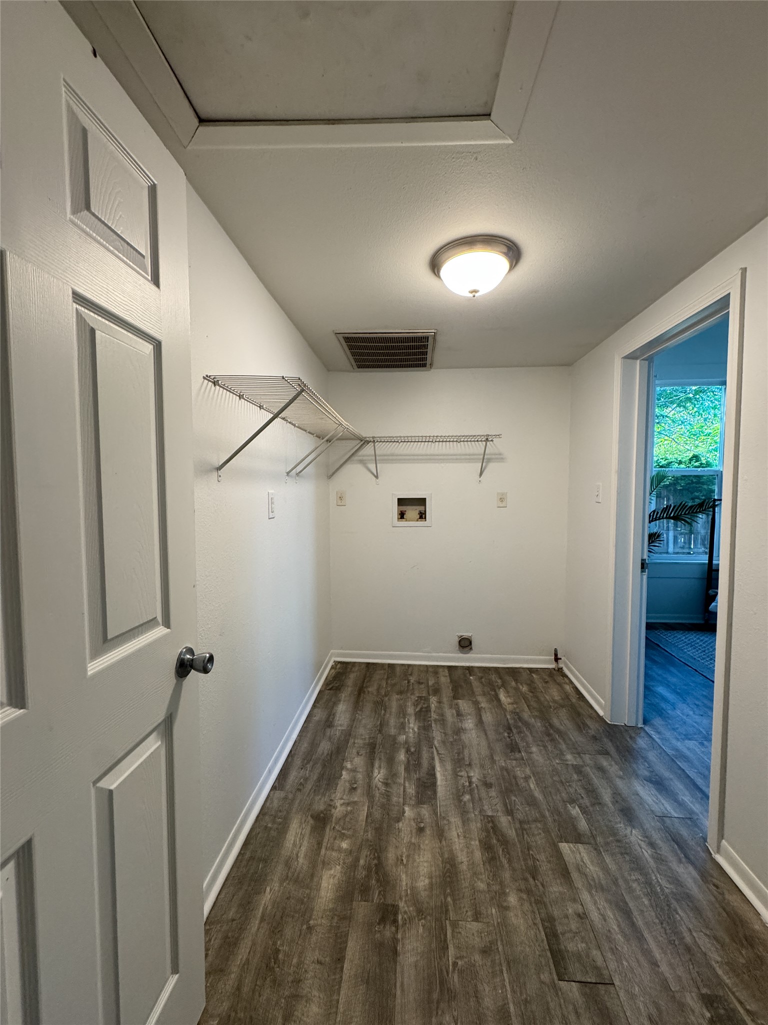 302 East Brenham Street Elgin, TX 78621 - Photo 25 of 38 Utility room