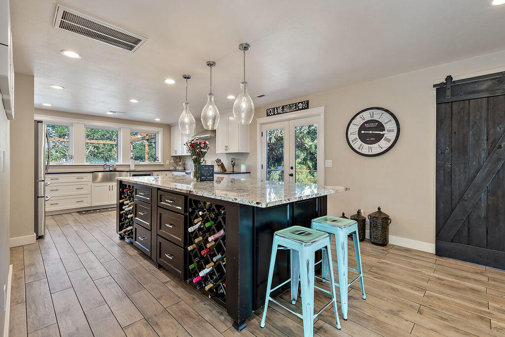 3540 North Foothill Road Medford, OR 97504 - Photo 23 of 79 22