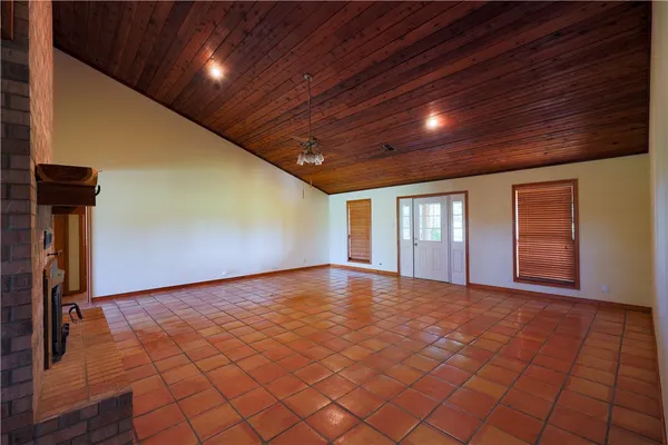 $1,250,000 | 16403-16515 Macey Road, Hearne, TX 77859