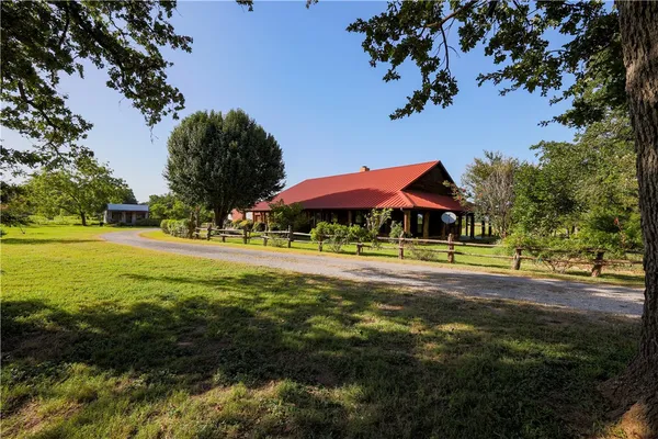 $1,250,000 | 16403-16515 Macey Road, Hearne, TX 77859