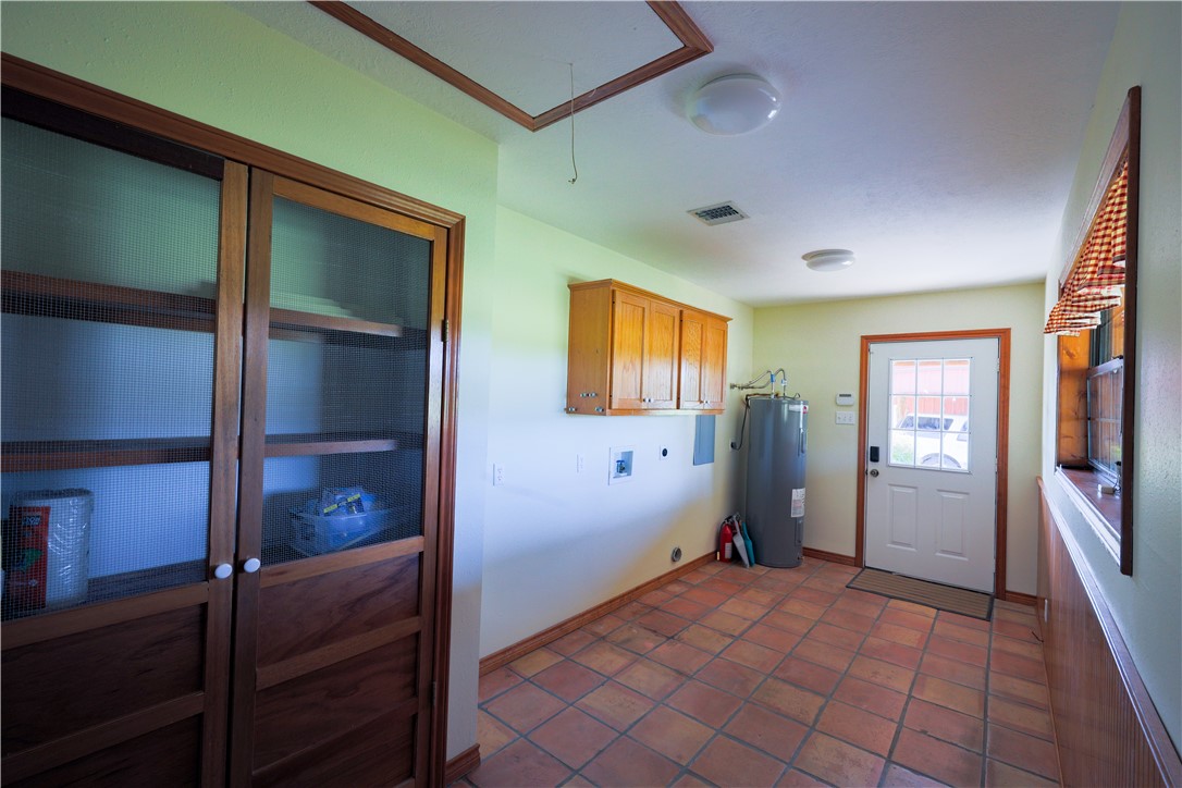 16403-16515 Macey Road Hearne, TX 77859 - Photo 36 of 46 Laundry area / Pantry