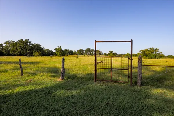 $1,250,000 | 16403-16515 Macey Road, Hearne, TX 77859