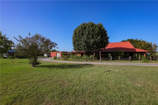 $1,250,000 | 16403-16515 Macey Road, Hearne, TX 77859