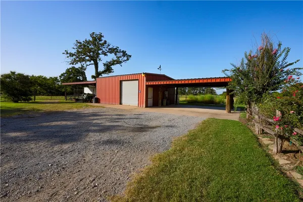 $1,250,000 | 16403-16515 Macey Road, Hearne, TX 77859