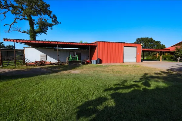 $1,250,000 | 16403-16515 Macey Road, Hearne, TX 77859