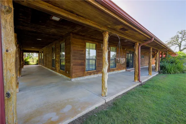 $1,250,000 | 16403-16515 Macey Road, Hearne, TX 77859