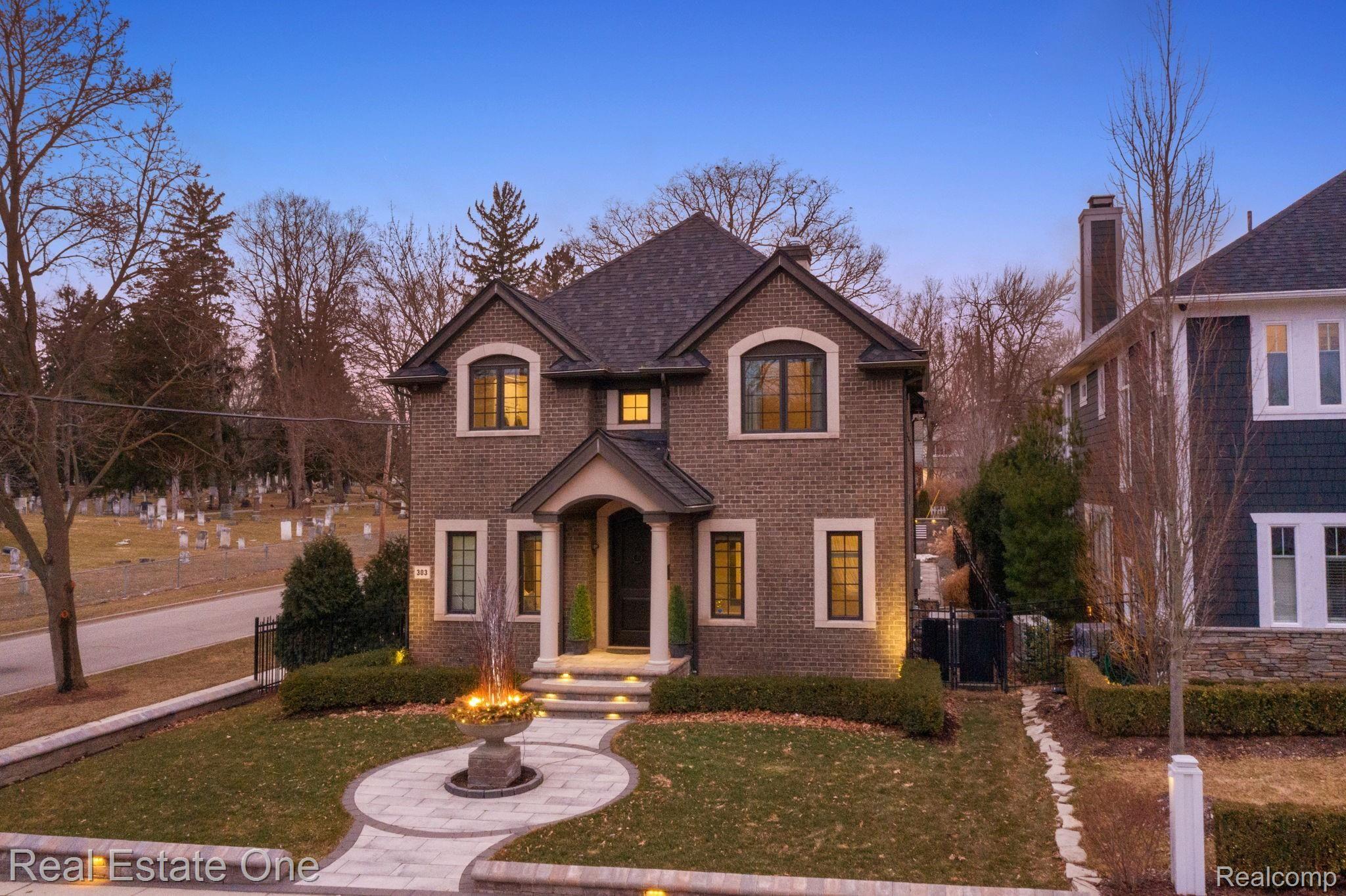 303 Wilcox Street Rochester, MI 48307 - Photo 5 of 55 5.jpg