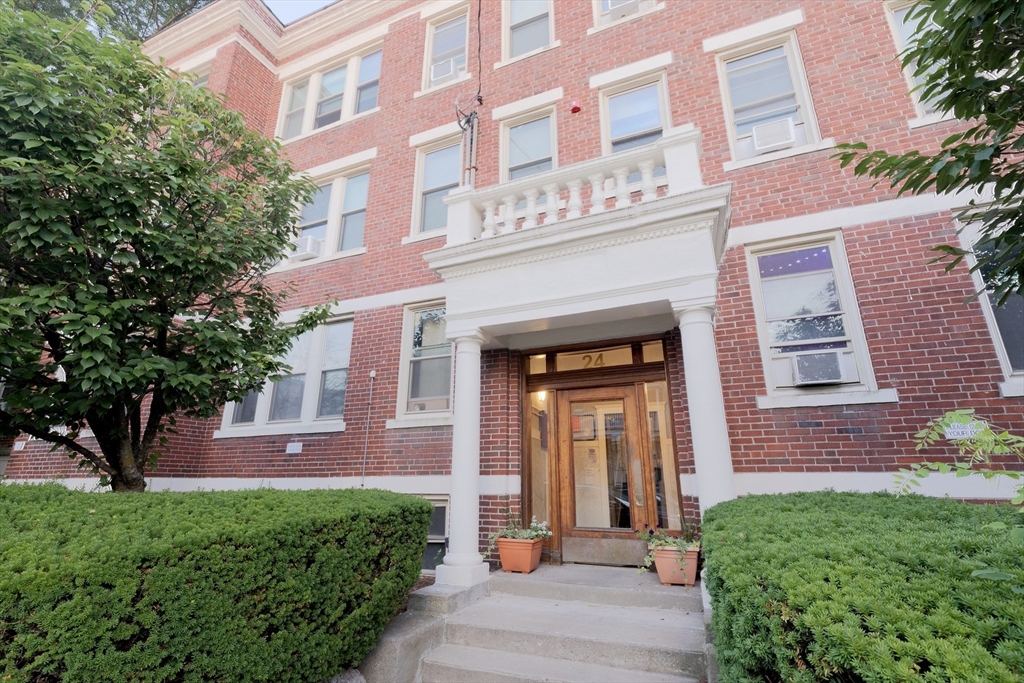 24 Ransom Road, Unit 7 Boston, MA 02135 - Photo 3 of 22