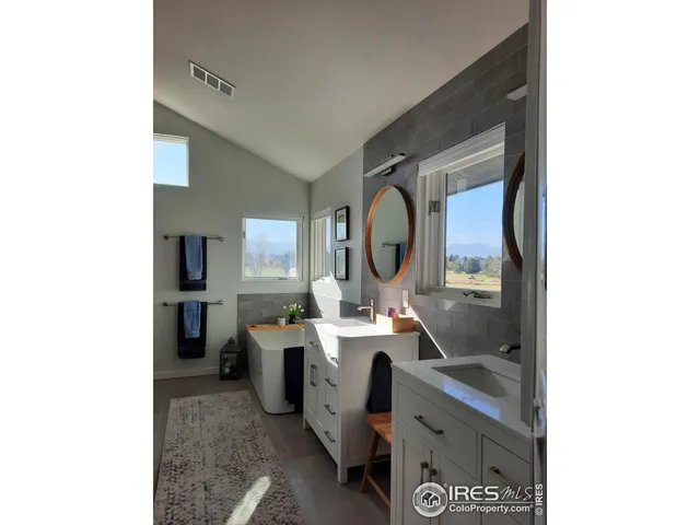 a view of living room with washer and dryer
