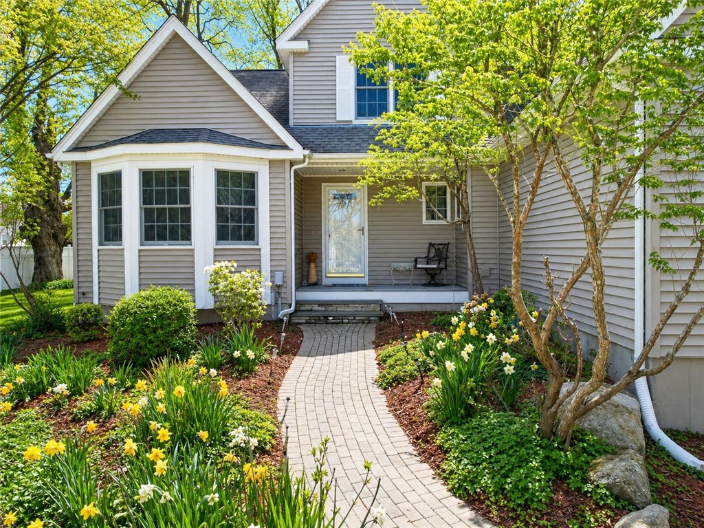 56 Wanda Street Narragansett, RI 02882 - Photo 2 of 25