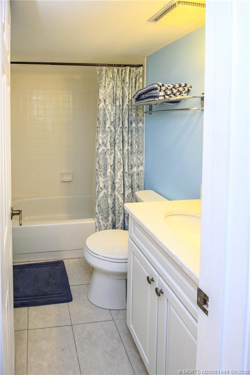 10680 South Ocean Drive, Unit 705 Jensen Beach, FL 34957 - Photo 25 of 45 a bathroom with a toilet a sink and a bathtub