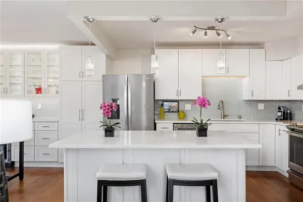 $374,500 | 4545 Wornall Road, Unit 102, Kansas City, MO 64111