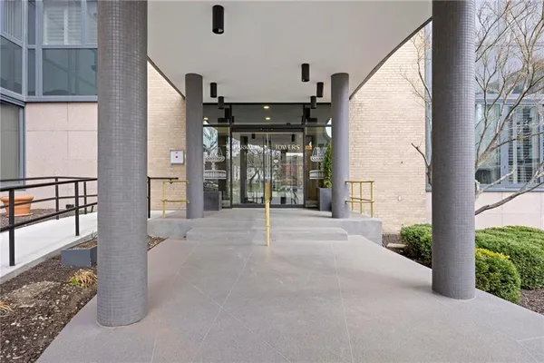 $374,500 | 4545 Wornall Road, Unit 102, Kansas City, MO 64111
