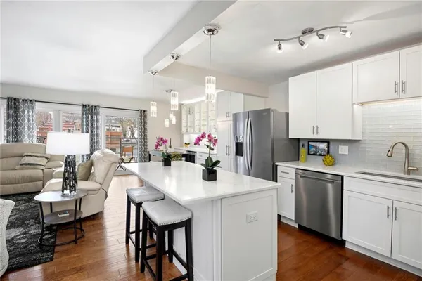 $374,500 | 4545 Wornall Road, Unit 102, Kansas City, MO 64111