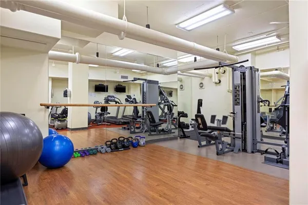 $374,500 | 4545 Wornall Road, Unit 102, Kansas City, MO 64111