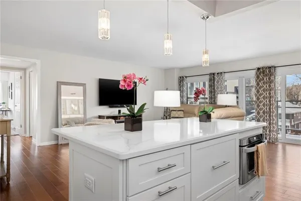 $374,500 | 4545 Wornall Road, Unit 102, Kansas City, MO 64111