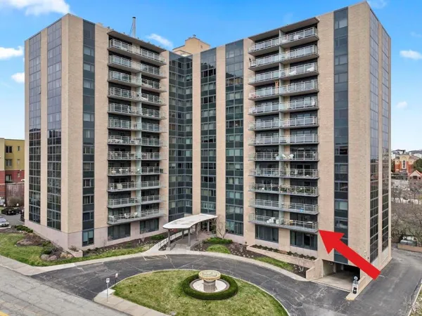 $374,500 | 4545 Wornall Road, Unit 102, Kansas City, MO 64111