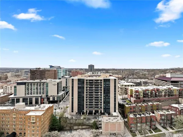 $374,500 | 4545 Wornall Road, Unit 102, Kansas City, MO 64111