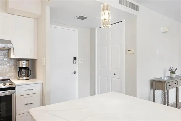 $374,500 | 4545 Wornall Road, Unit 102, Kansas City, MO 64111
