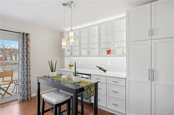 $374,500 | 4545 Wornall Road, Unit 102, Kansas City, MO 64111