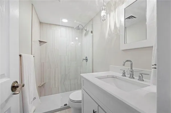 $374,500 | 4545 Wornall Road, Unit 102, Kansas City, MO 64111