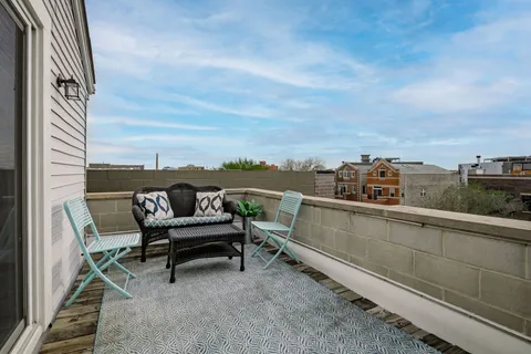 $700,000 | 2849 North Damen Avenue, Unit 3, Chicago, IL 60618