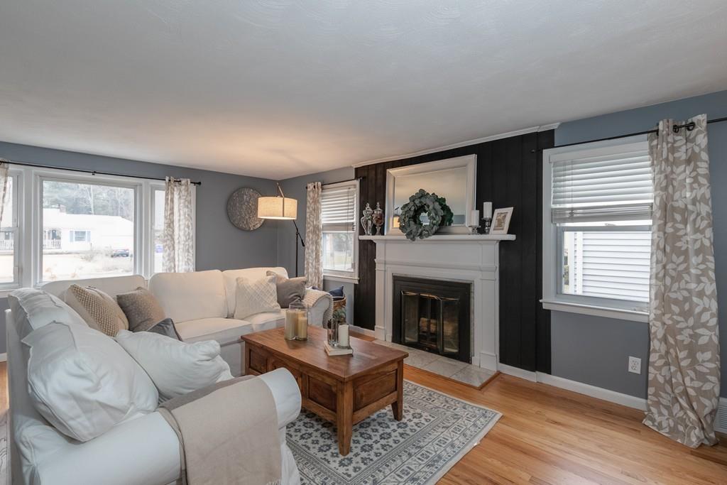 207 Oak Hollow Road Springfield, MA 01128 - Photo 2 of 38