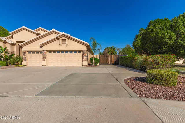 $989,000 | 2090 East Finley Street, Gilbert, AZ 85296